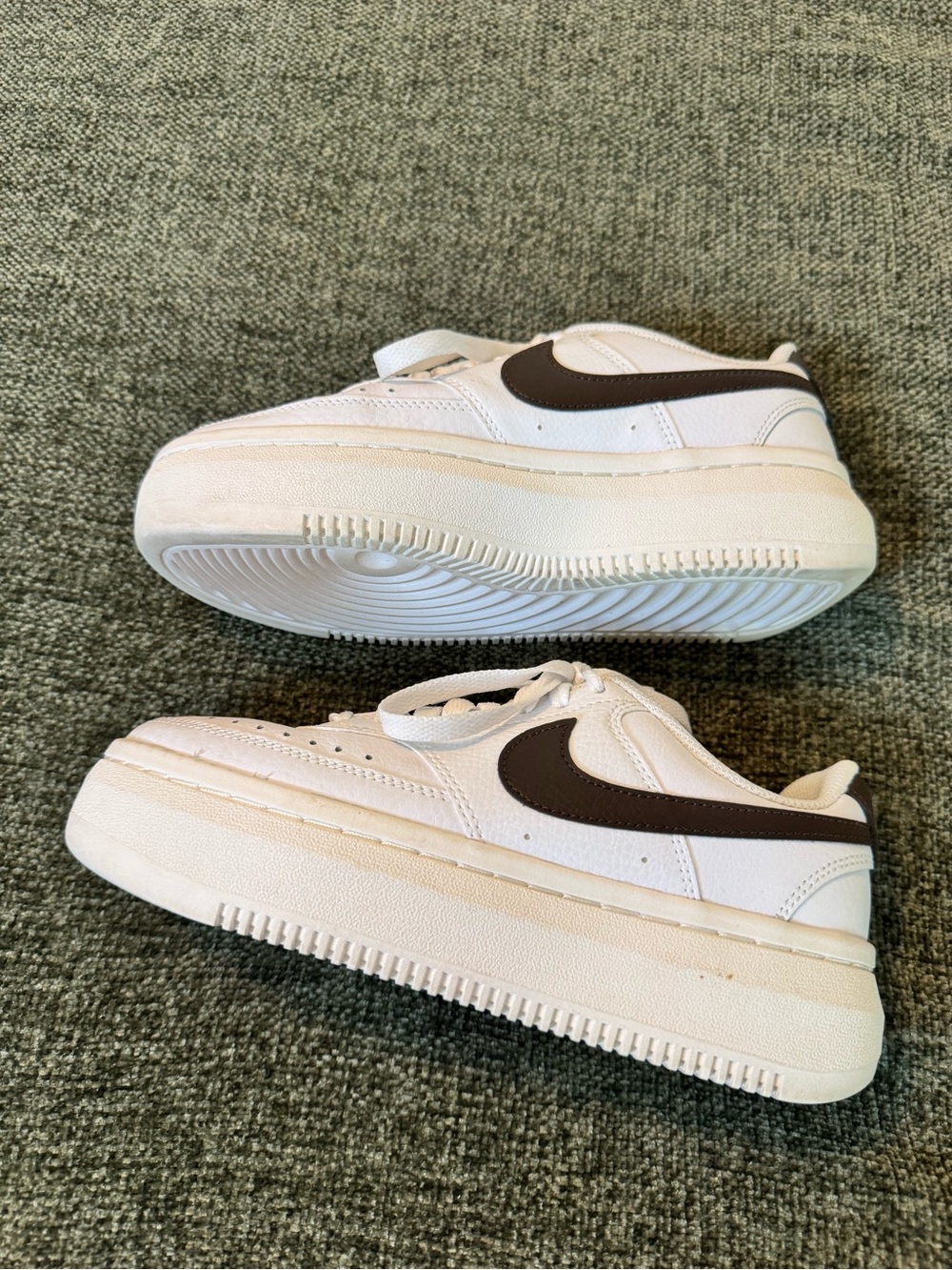 Nike Women’s Court Vision Alta Sneaker White/Black Size 6 - Picture 5 of 10